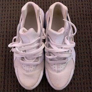 USED!! Nike Huarache Size 6.5Y/8w
